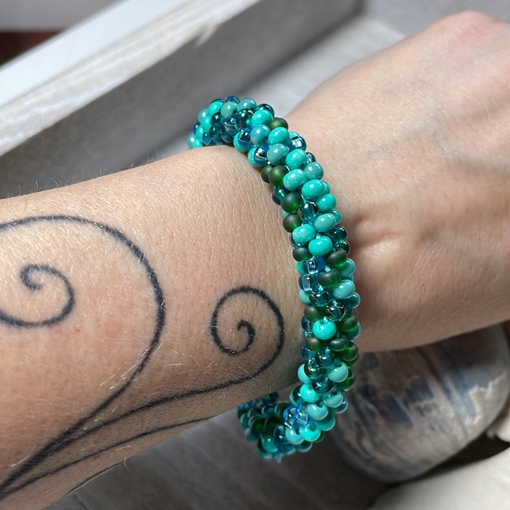 Aqua and teal crocheted bracelet - Picture 4 of 6